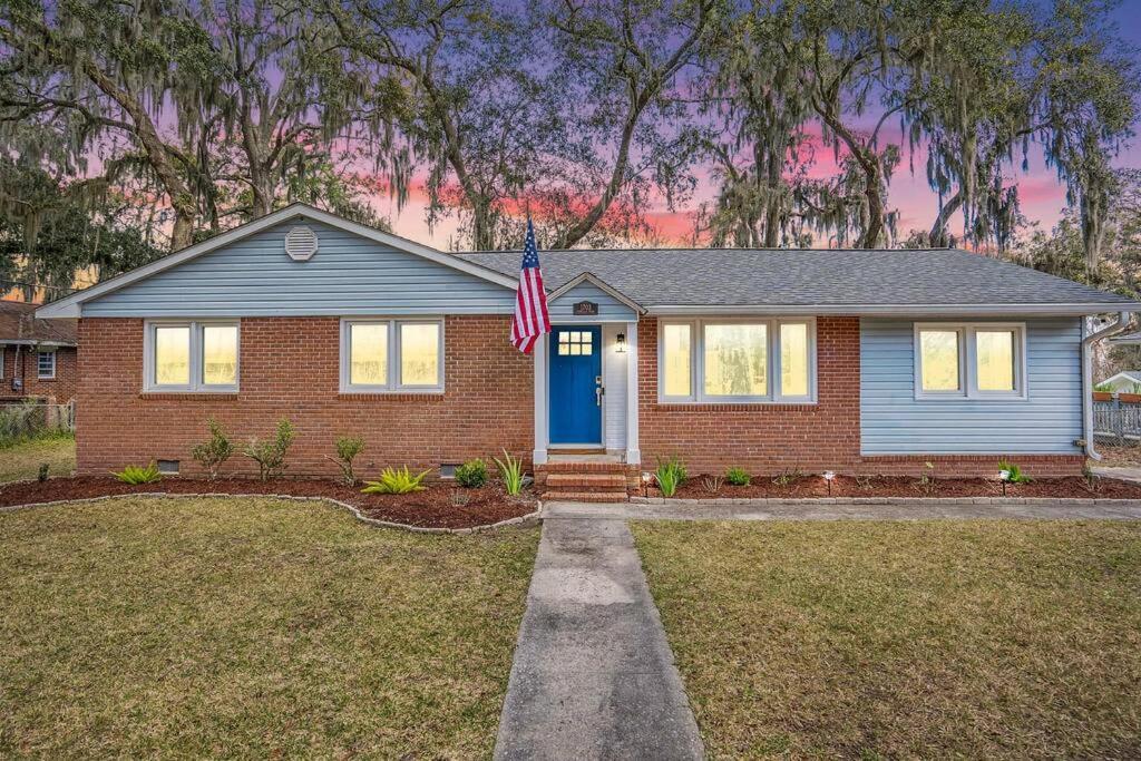 Camellia House - 7 Minutes To Mcrd Parris Island Graduation Family Friendly, Pass Included Holiday home